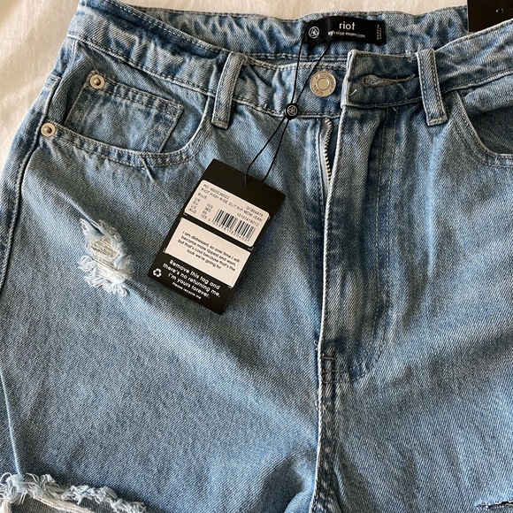 MISSGUIDED Riot High Rise Slot Rip Mom Jeans - Picture 4 of 8